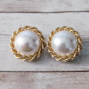 Vintage LA Contessa by Mary Demarco Clip On Earrings
